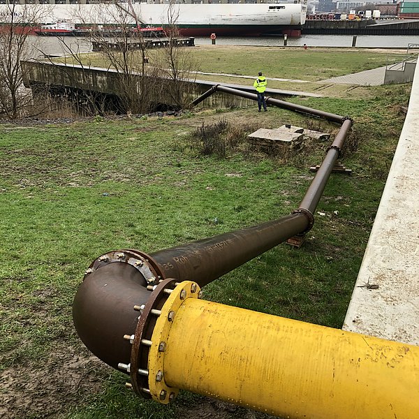 Verlegte Vorflutleitung zum Abführen von Regenwasser