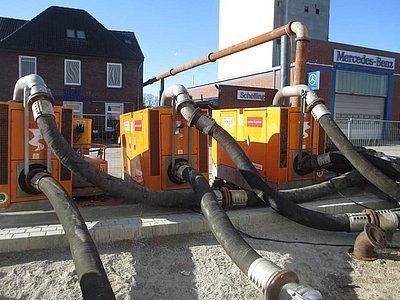Überpumpanlage mit mehreren Pumpen im Einsatz