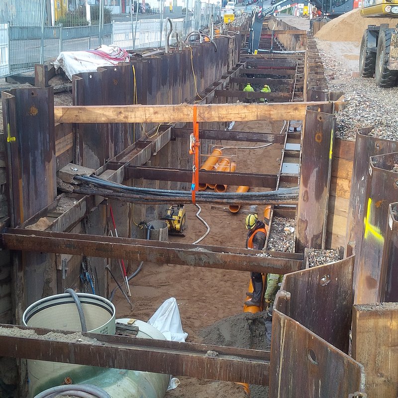 Excavation pit with sheet piling