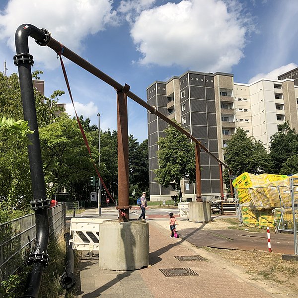 Aufgeständerte Wasserhaltung/Rohrbrücke zur Straßenquerung