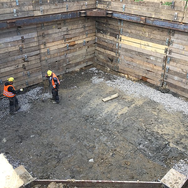 Baugrube für das Schachtbauwerk
