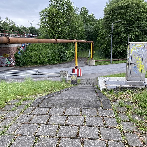 Rohrbrücke zur Straßenquerung