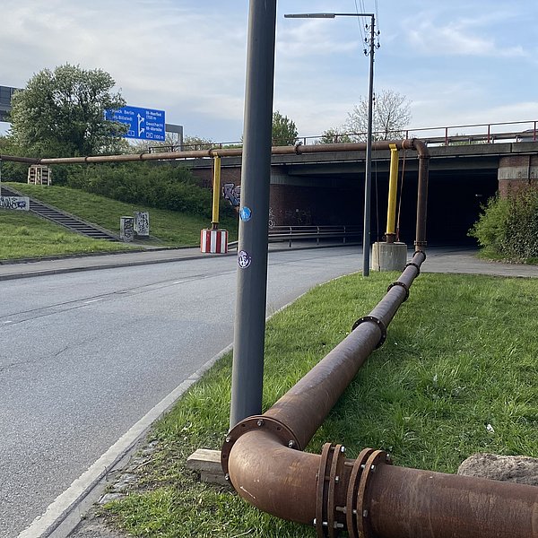 Vorflutleitung mit Rohrbrücke und Aufständerung