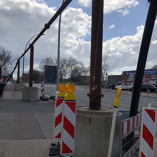 Rohrbrücke zur Straßenquerung