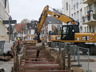 Baggerarbeiten im verbauten Graben