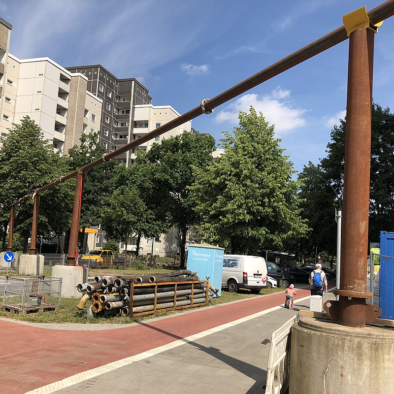 Aufgeständerte Wasserhaltung/Rohrbrücke zur Straßenquerung