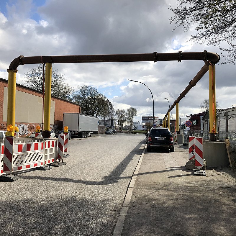 Aufgeständerte Vorflutleitung mit Rohrbrücke zur Straßenquerung