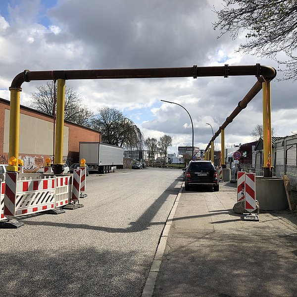 Aufgeständerte Vorflutleitung mit Rohrbrücke zur Straßenquerung
