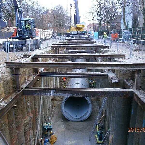 Rohrverlegung im Rohrgraben
